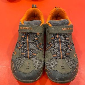 Boys Merrell trail sneaker 13.5.